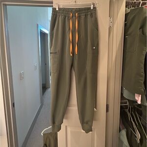 Figs Moss Jogger Scrubs pants, size Small